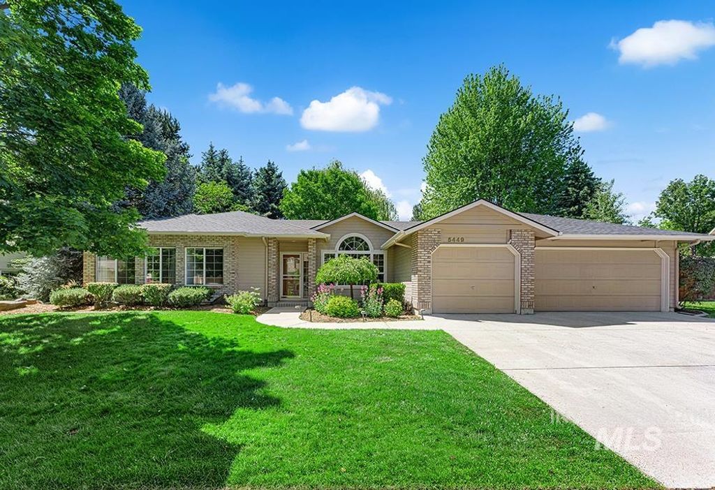 Photo of 5449 S Broadwing Way, Boise, ID 83716 (MLS # 98986535)
