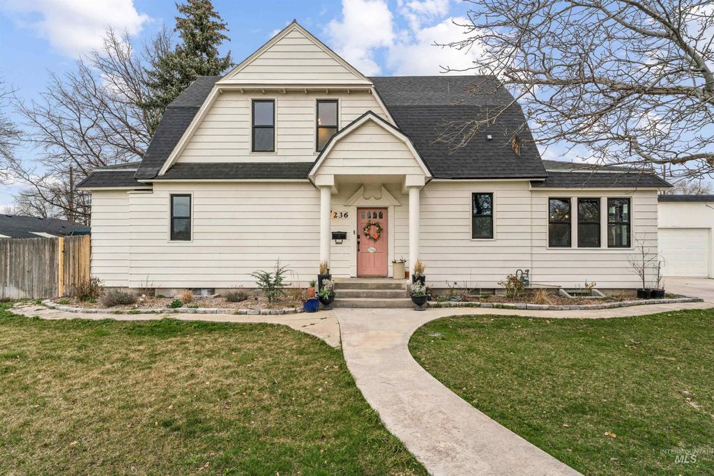 Photo of 236 Elmore Ave, Nampa, ID 83651 (MLS # 98977747)