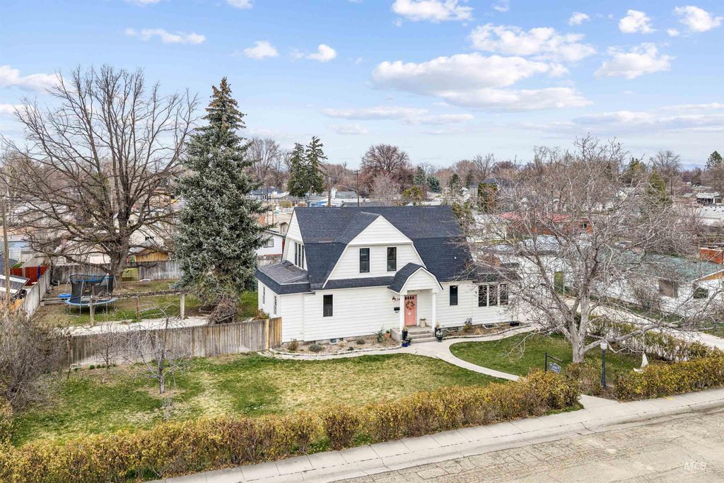 Photo of 236 Elmore Ave, Nampa, ID 83651 (MLS # 98977747)