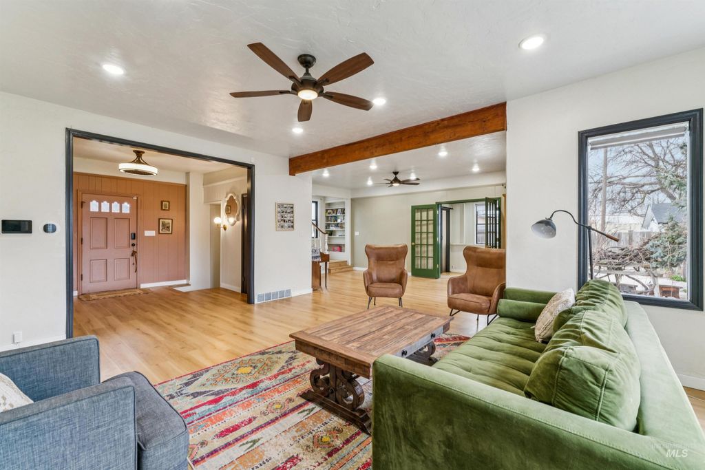 Photo of 236 Elmore Ave, Nampa, ID 83651 (MLS # 98977747)