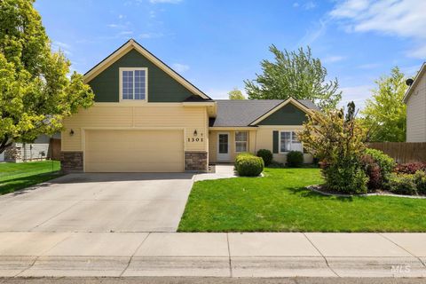 Photo of 1301 W Hawk Ct, Nampa, ID 83651 (MLS # 98987286)