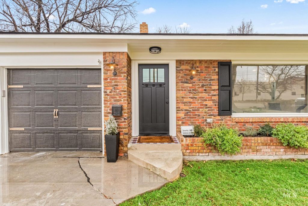 Photo of 1715 S 10th Ave, Caldwell, ID 83605 (MLS # 98971177)