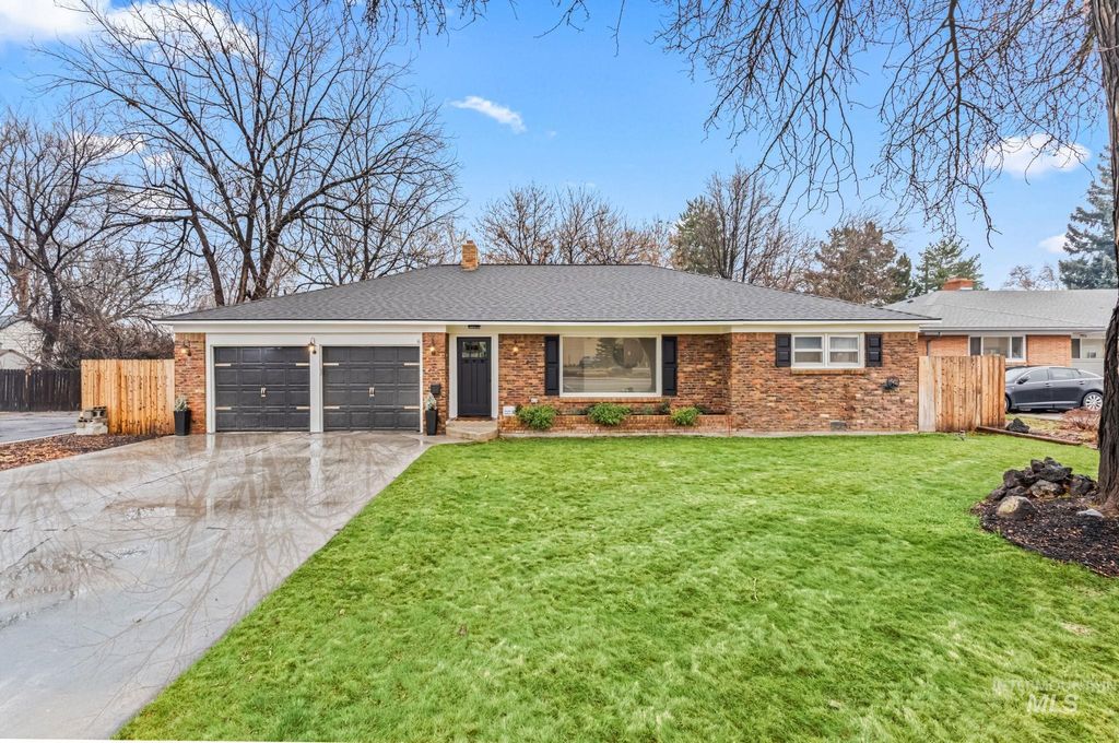 Photo of 1715 S 10th Ave, Caldwell, ID 83605 (MLS # 98971177)