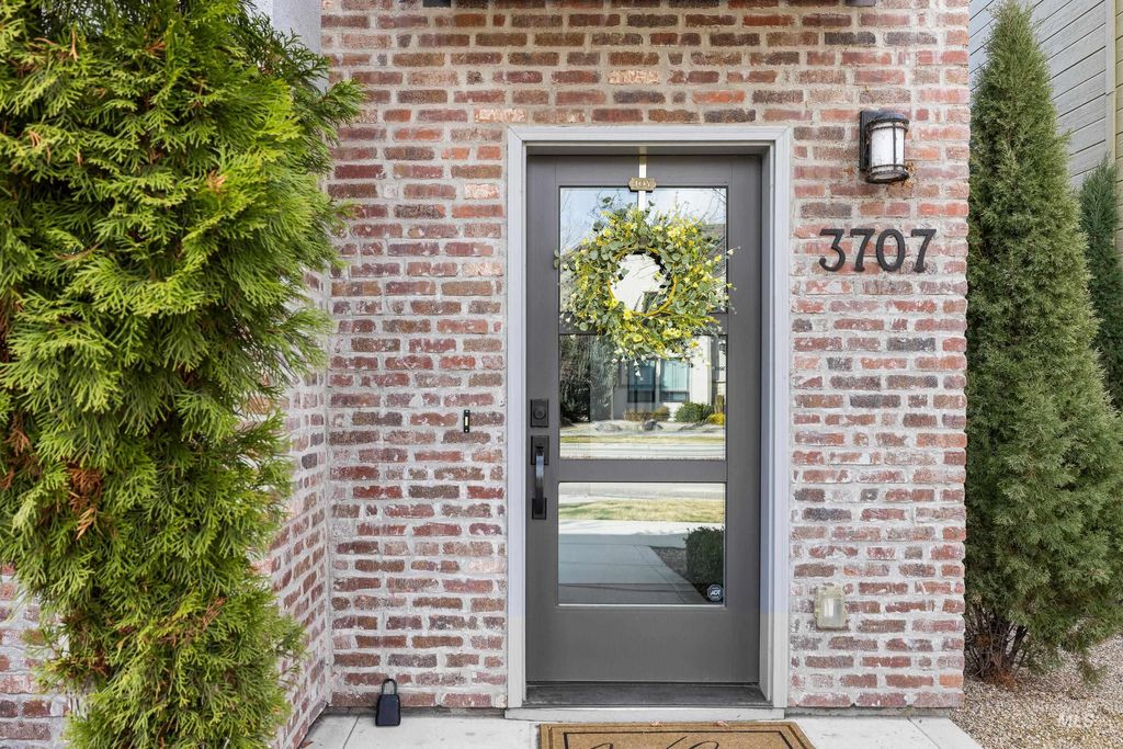 Photo of 3707 E Parkcenter Blvd, Boise, ID 83716 (MLS # 98979151)