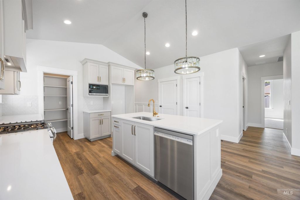 Photo of 933 S Almond St, Nampa, ID 83686 (MLS # 98984503)