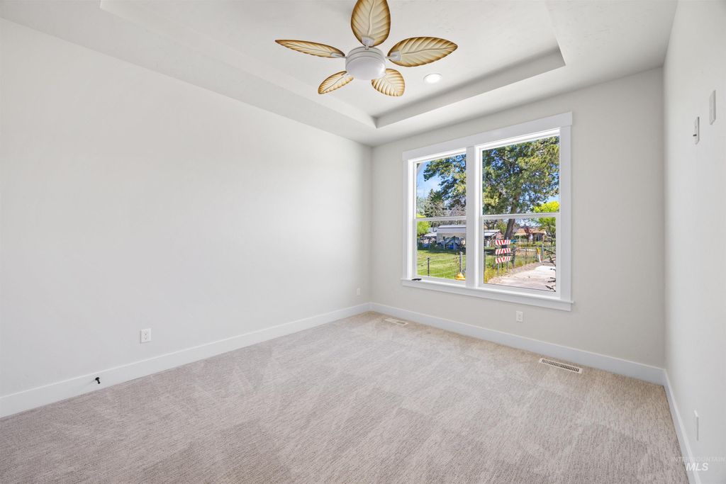 Photo of 933 S Almond St, Nampa, ID 83686 (MLS # 98984503)