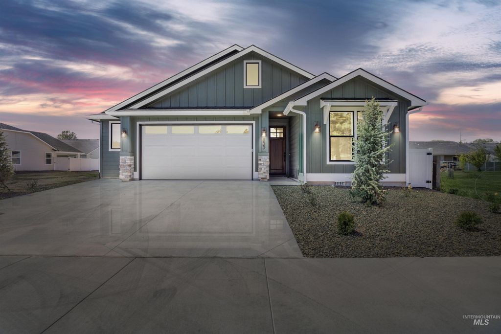 Photo of 933 S Almond St, Nampa, ID 83686 (MLS # 98984503)