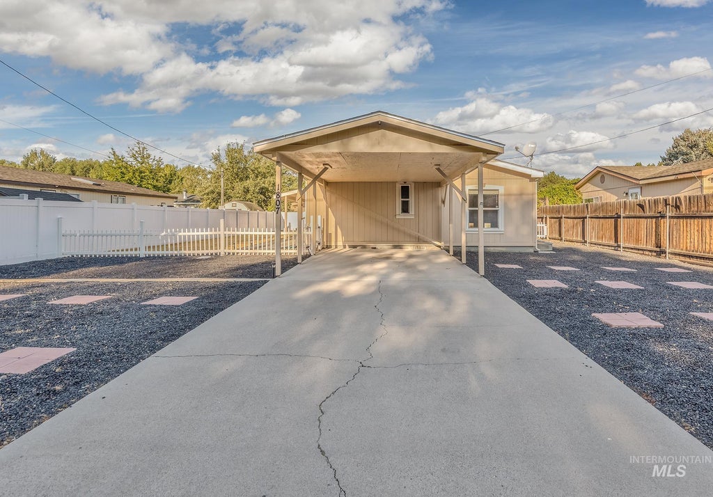 Photo of 1807 Allen Ave, Fruitland, ID 83619 (MLS # 99000786)