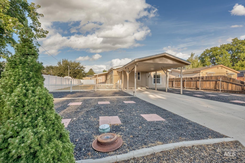 Photo of 1807 Allen Ave, Fruitland, ID 83619 (MLS # 99000786)