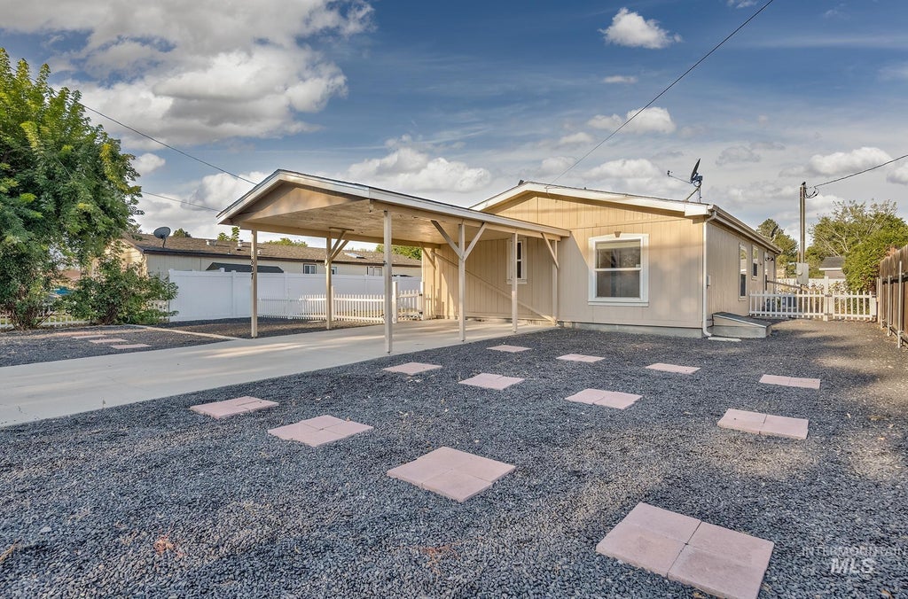 Photo of 1807 Allen Ave, Fruitland, ID 83619 (MLS # 99000786)