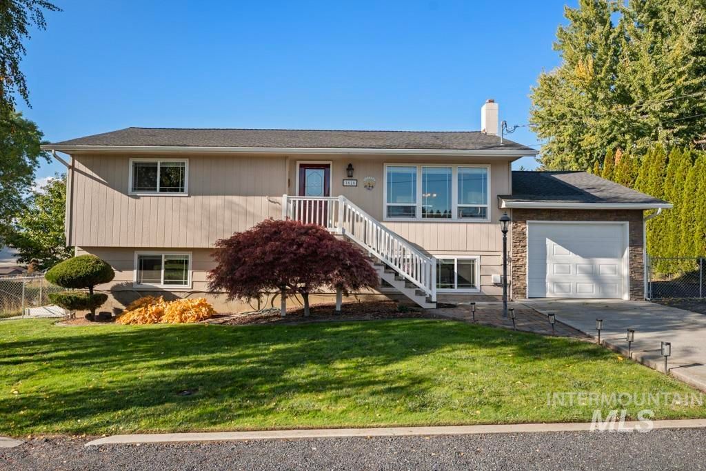 Photo of 3828 15th St, Lewiston, ID 83501 (MLS # 98971667)