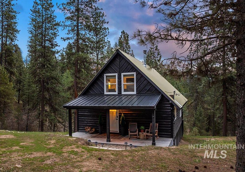 Photo of 9 Upper Fitchs Point Rd, Garden Valley, ID 83622 (MLS # 98980468)