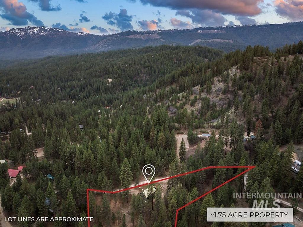 Photo of 9 Upper Fitchs Point Rd, Garden Valley, ID 83622 (MLS # 98980468)