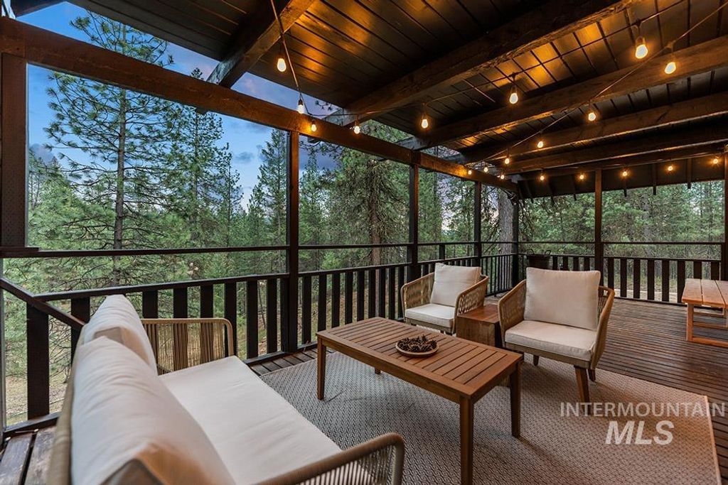 Photo of 9 Upper Fitchs Point Rd, Garden Valley, ID 83622 (MLS # 98980468)