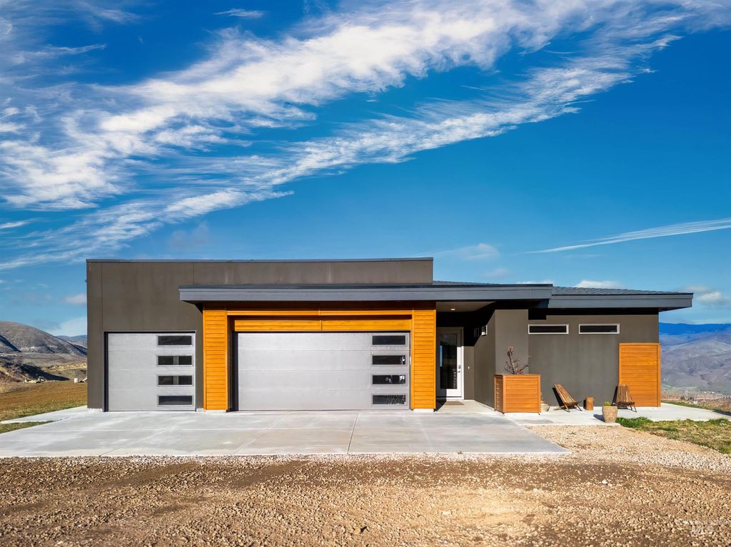 Photo of 170 Summit Ridge Rd, Horseshoe Bend, ID 83629 (MLS # 98969413)