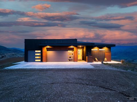 170 Summit Ridge Rd Horseshoe Bend ID 83629