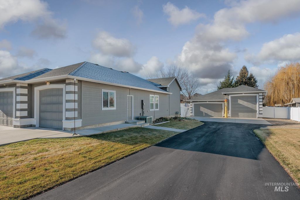 Photo of 2104 Shelley Drive, Payette, ID 83661 (MLS # 98971263)