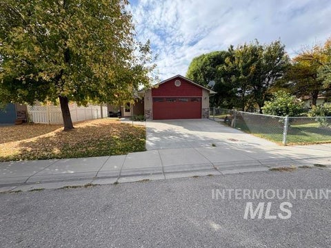 Photo of 431 W Edwards Ave, Nampa, ID 83686 (MLS # 99003523)