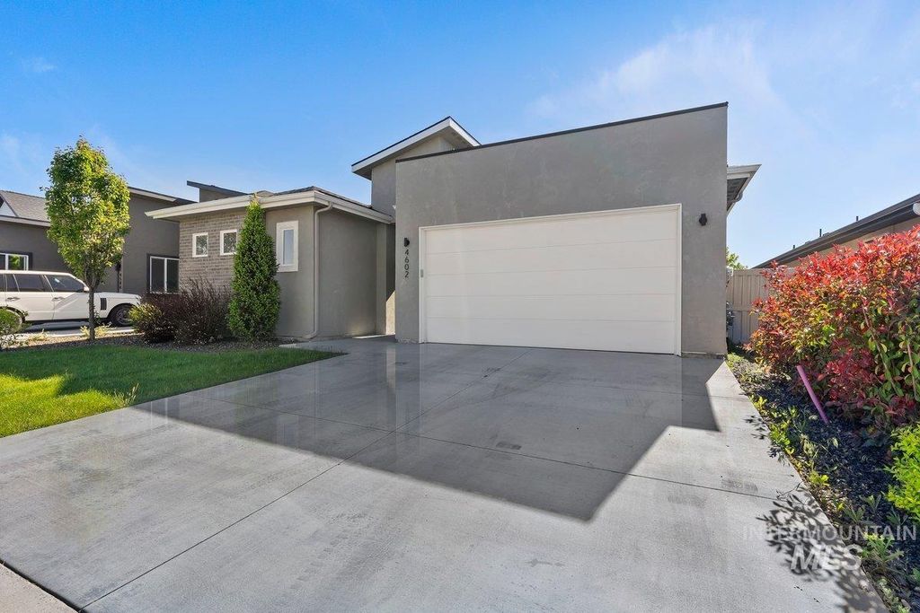 Photo of 4602 S Selatir Way, Meridian, ID 83642 (MLS # 98986144)