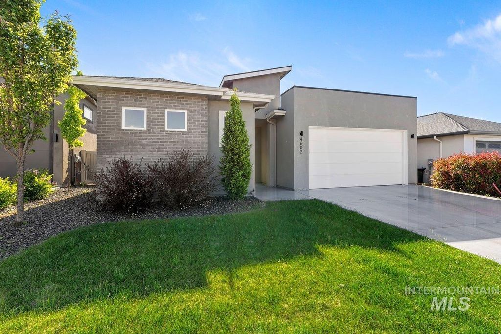Photo of 4602 S Selatir Way, Meridian, ID 83642 (MLS # 98986144)