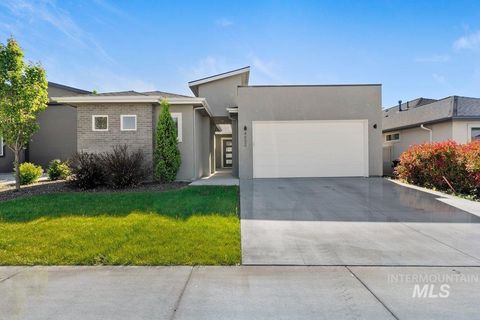 Photo of 4602 S Selatir Way, Meridian, ID 83642 (MLS # 98986144)