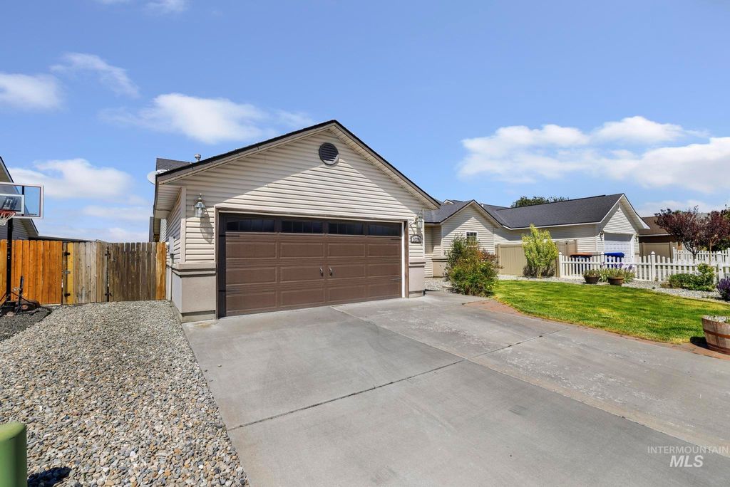Photo of 1076 Arrow Wood Ct, Twin Falls, ID 83301 (MLS # 98986062)