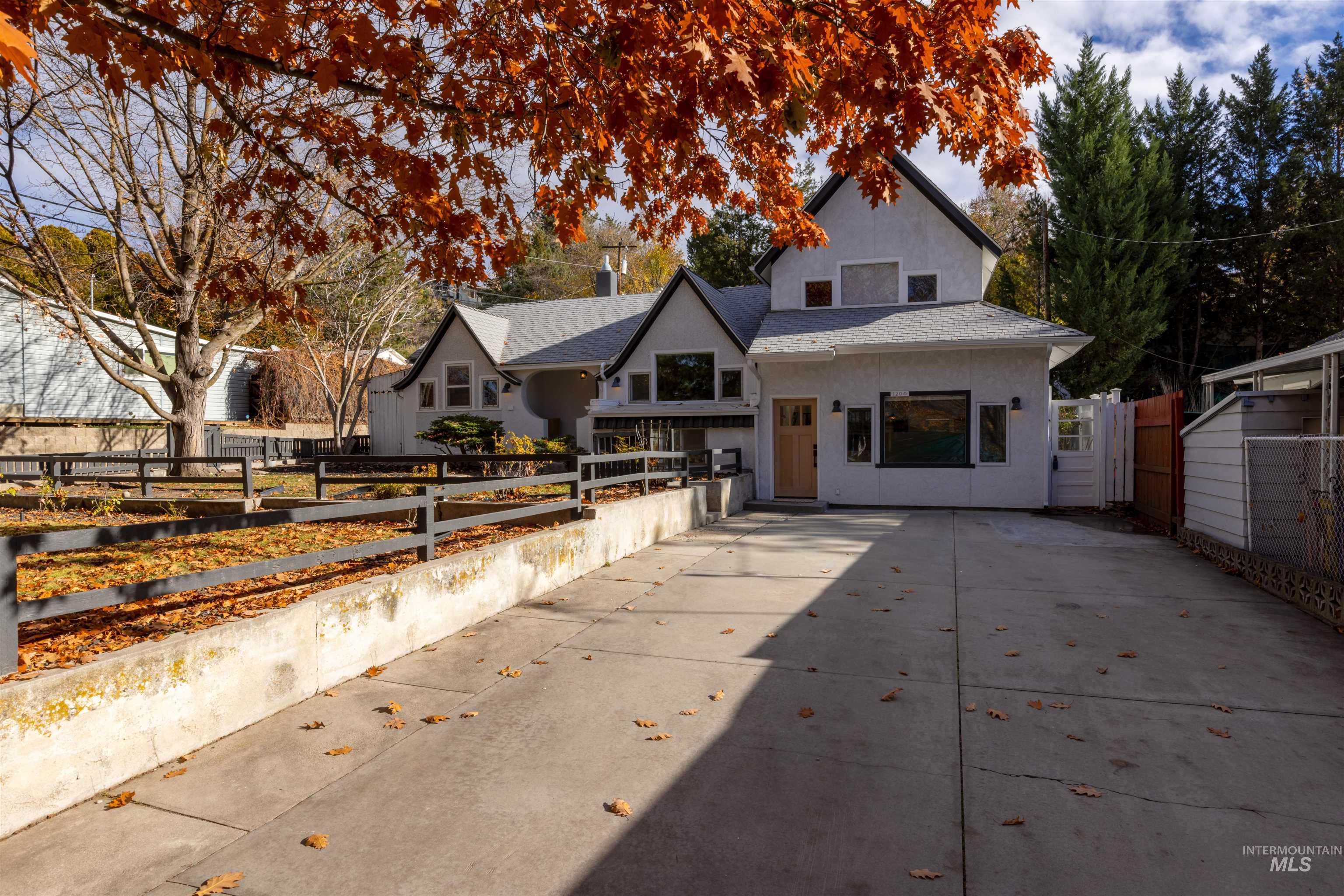 Modern farmhouse featuring driveway and stucco siding