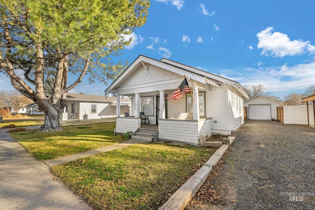 Photo of 517 6th St, Filer, ID 83328 (MLS # 98976588)