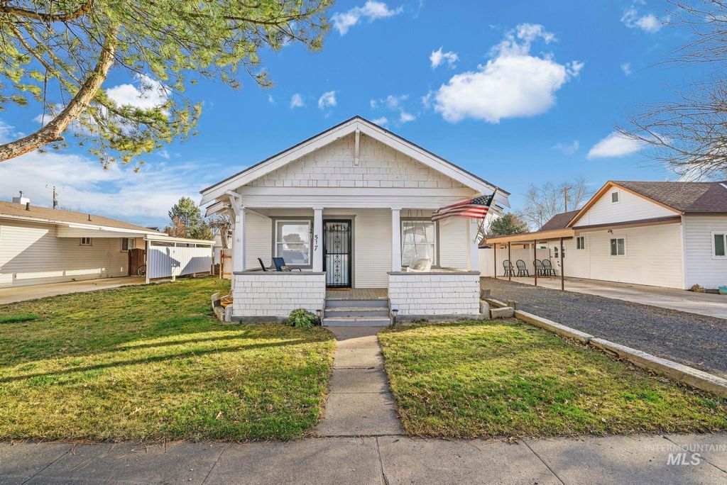 Photo of 517 6th St, Filer, ID 83328 (MLS # 98976588)