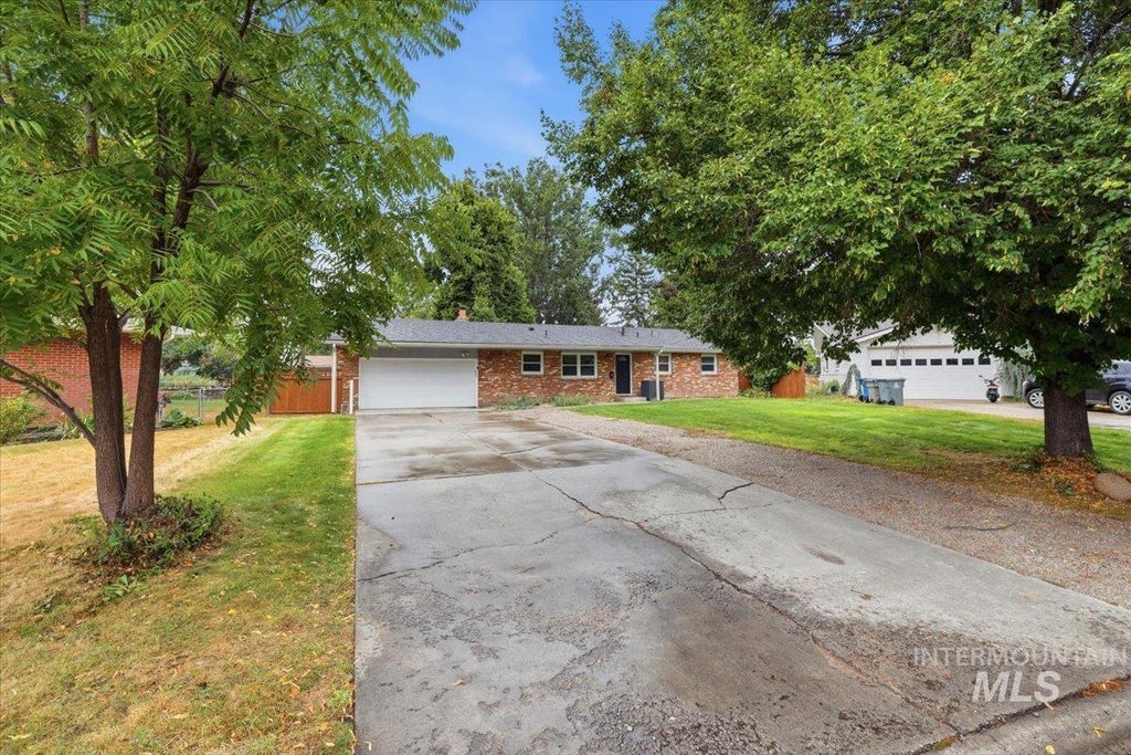 Photo of 6010 W Poplar Drive, Boise, ID 83704 (MLS # 98999887)
