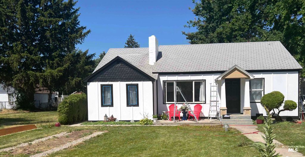 Photo of 115 S Almond St, Nampa, ID 83651 (MLS # 98989629)
