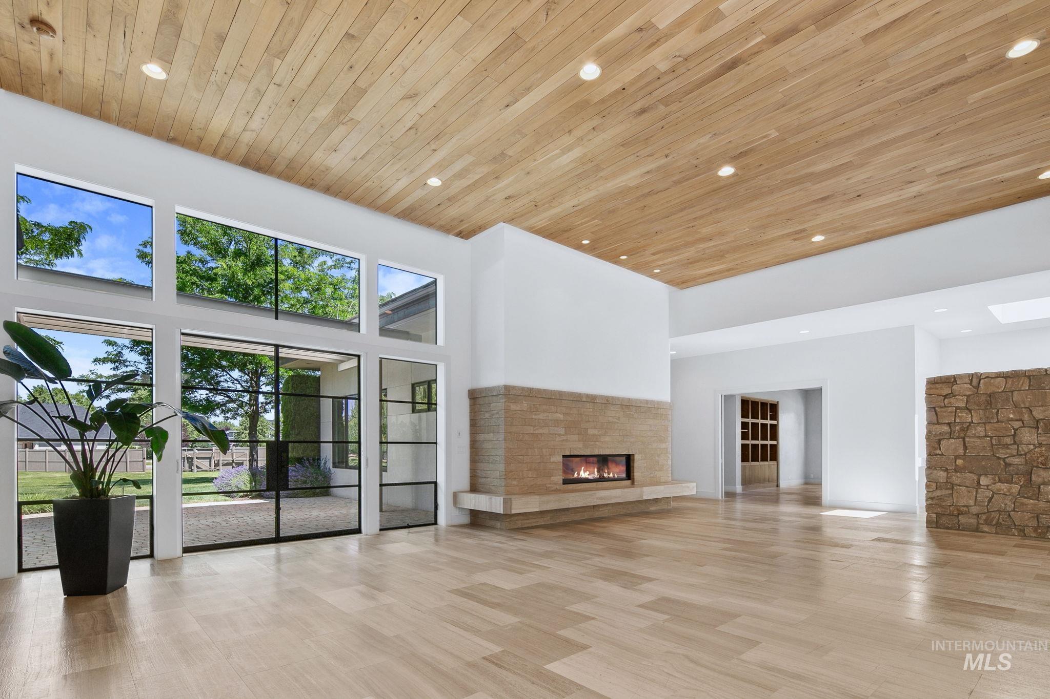 2020 E Barclay