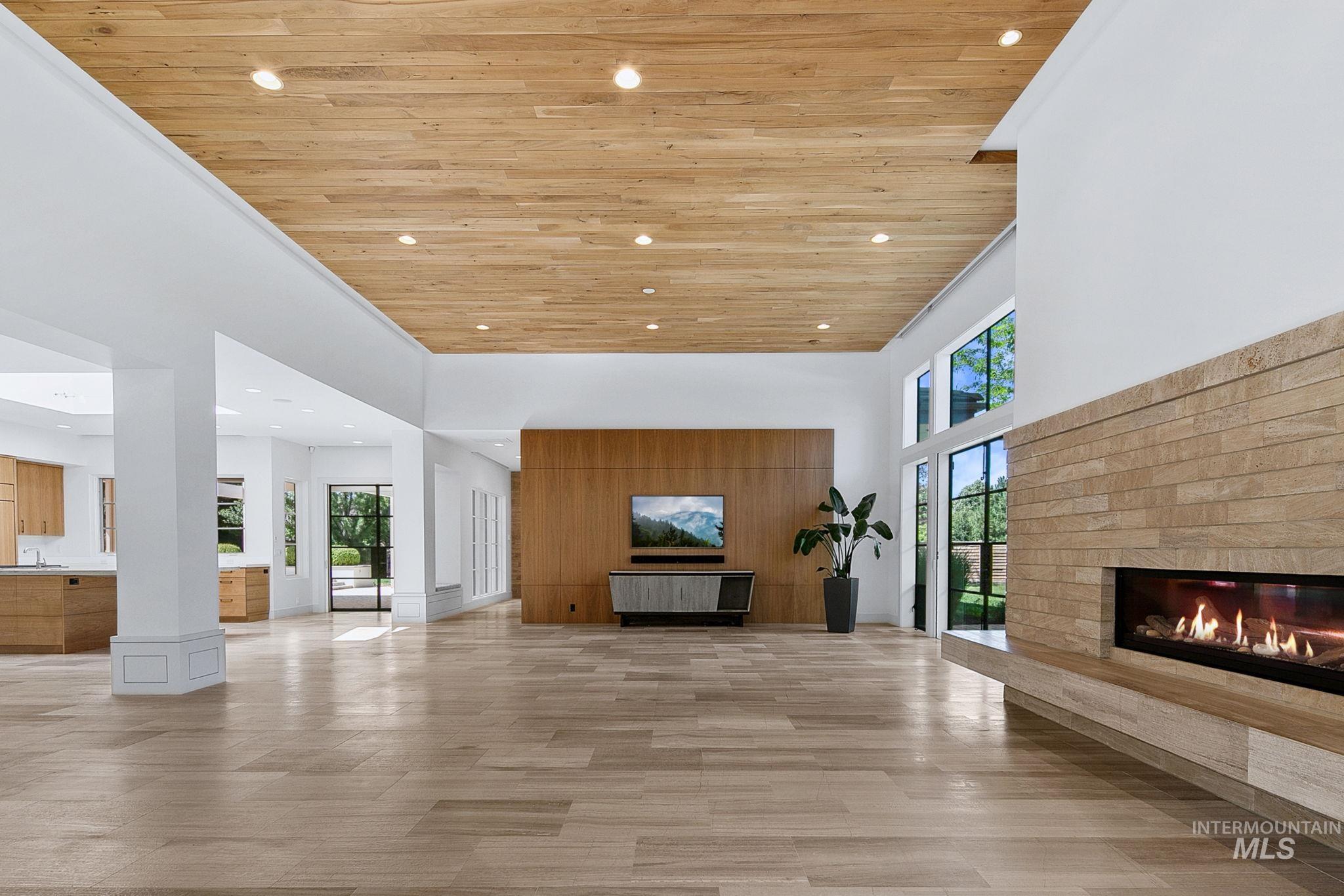 2020 E Barclay