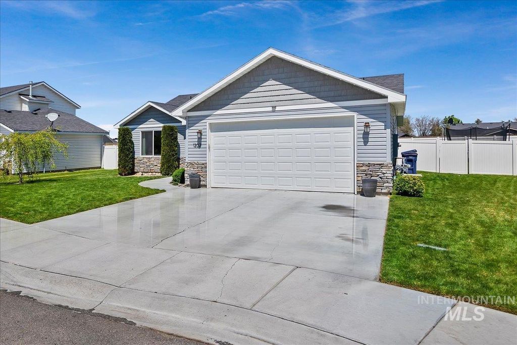 Photo of 1202 Noah Dr, Rupert, ID 83350 (MLS # 98984947)