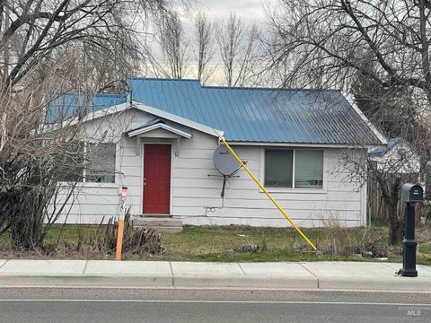 Photo of 912 W Main St, Marsing, ID 83639 (MLS # 98972996)