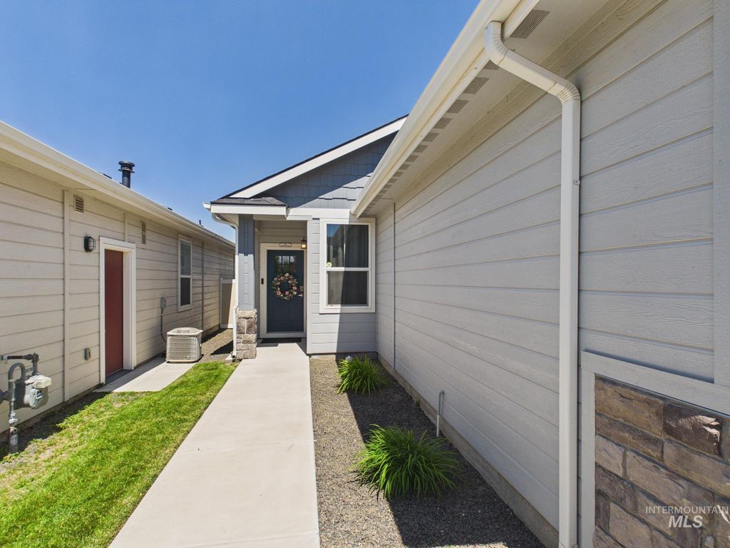 Photo of 2130 W Claira Rd, Nampa, ID 83651 (MLS # 98983905)