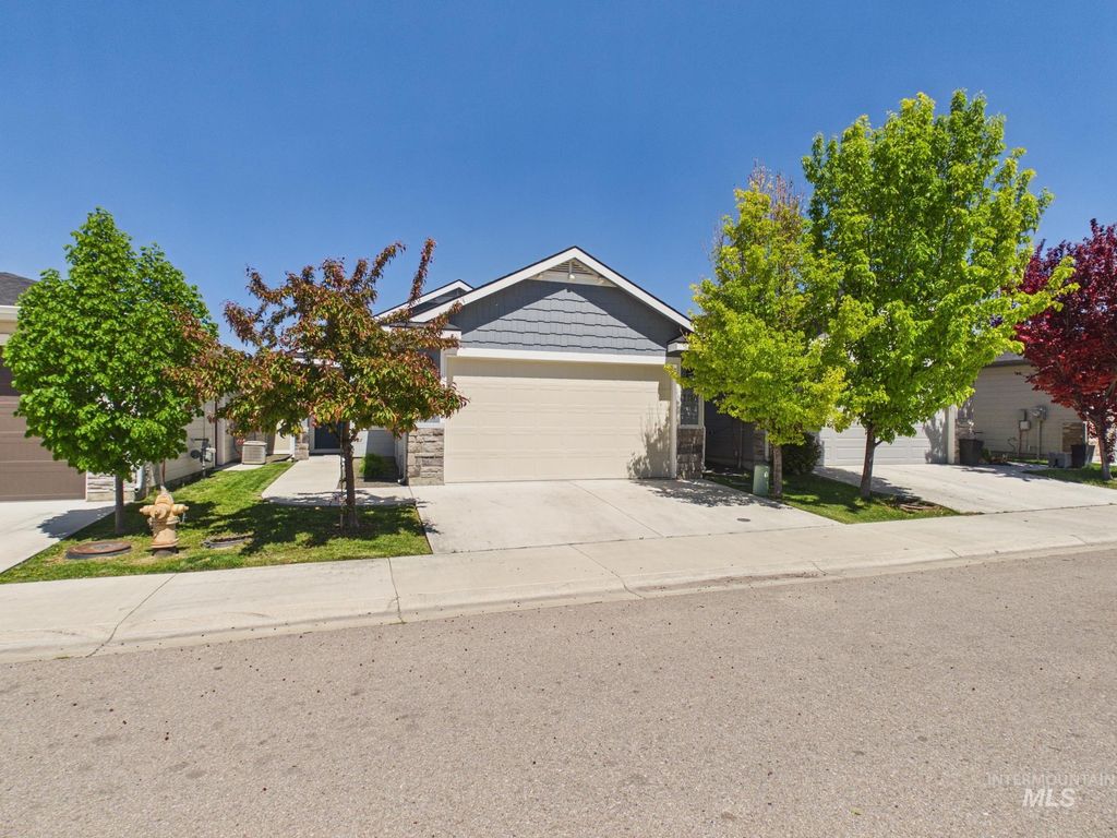 Photo of 2130 W Claira Rd, Nampa, ID 83651 (MLS # 98983905)