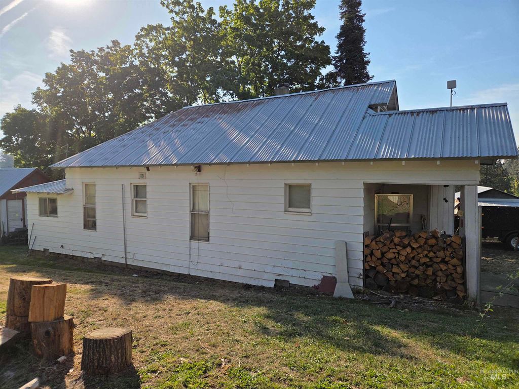 Photo of 702 Idaho Street, Deary, ID 83823 (MLS # 98963113)