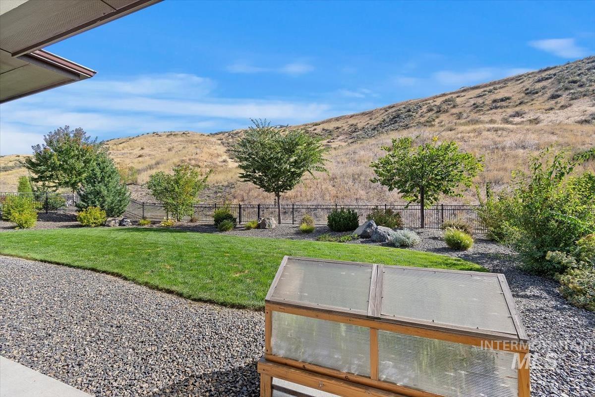 View of yard featuring a mountain view