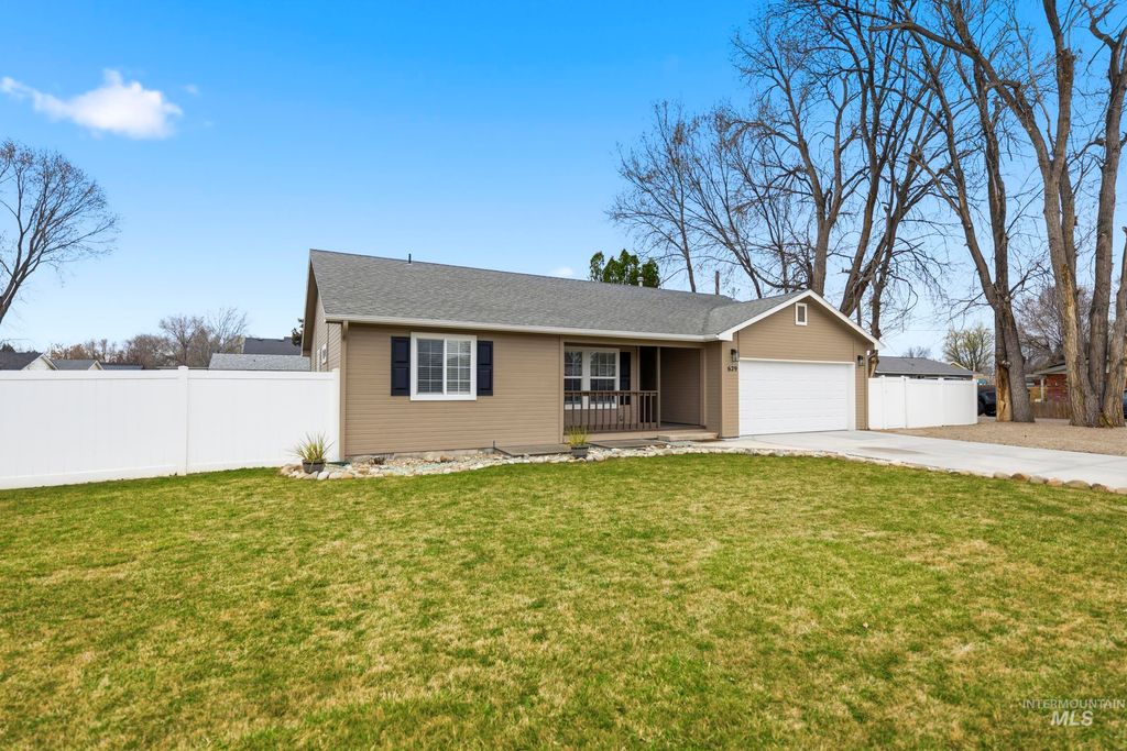 Photo of 629 Lake Lowell Ave, Nampa, ID 83686 (MLS # 98977539)