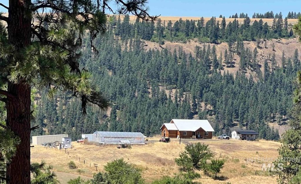 Photo of 113 Sweetwater Dr, Stites, ID 83552 (MLS # 98973044)