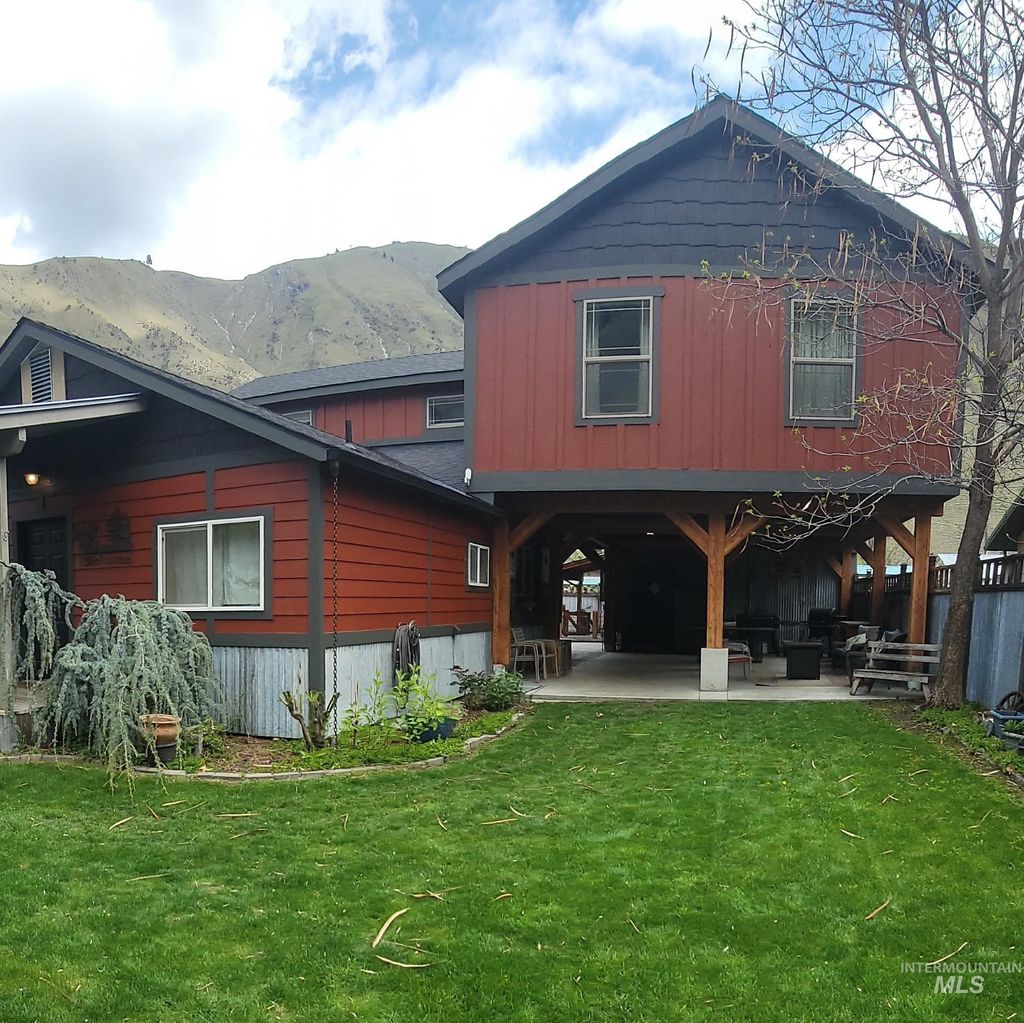 Photo of 1006 Borah Ave, Riggins, ID 83549 (MLS # 98982709)