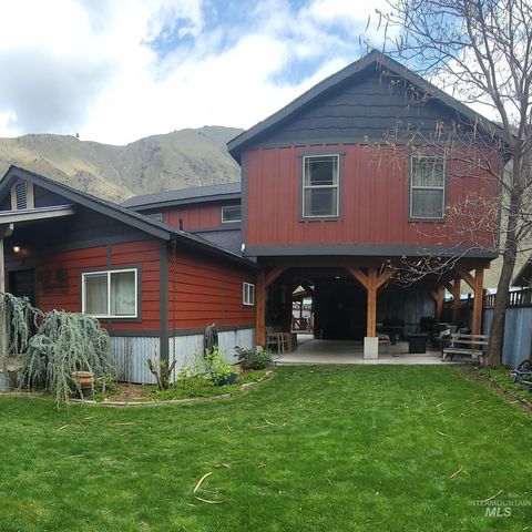 Photo of 1006 Borah Ave, Riggins, ID 83549 (MLS # 98982709)