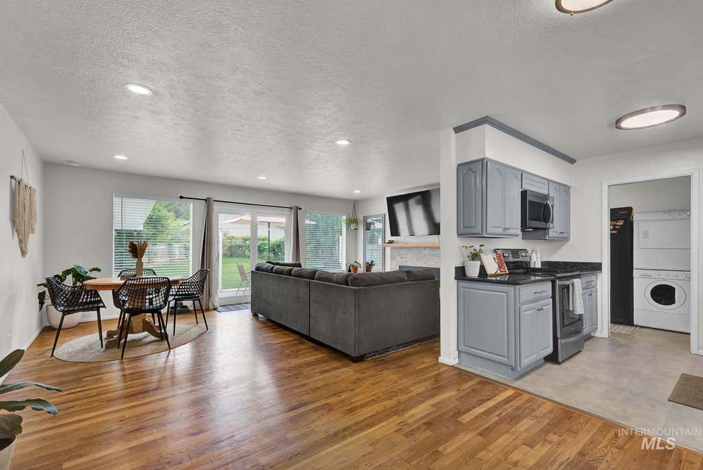 Photo of 220 N Owyhee Street, Boise, ID 83706 (MLS # 98994790)