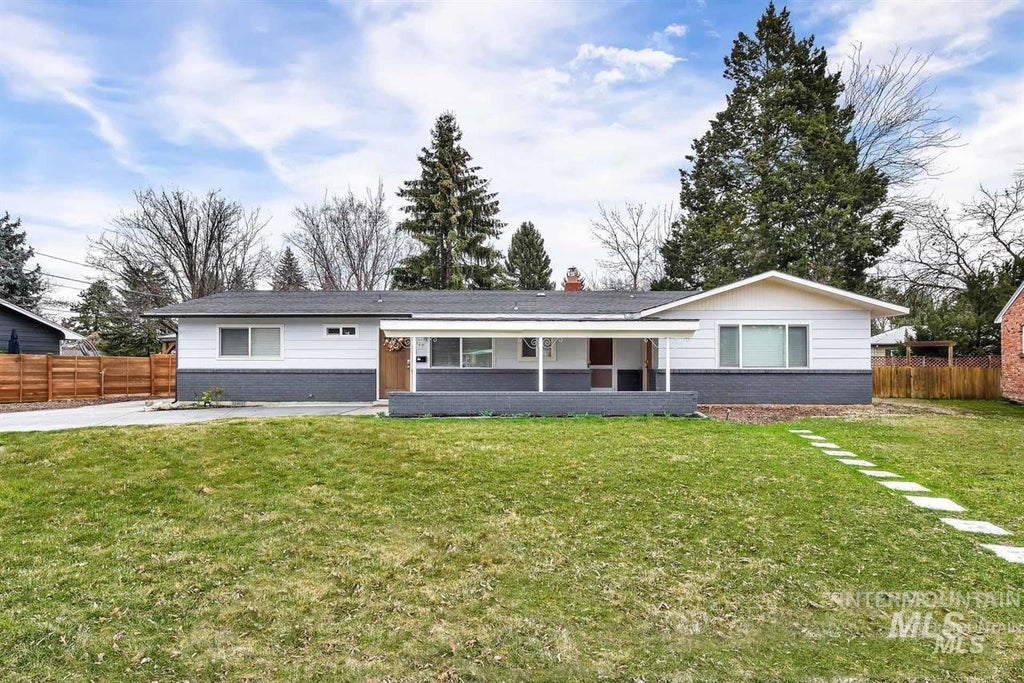 Photo of 220 N Owyhee Street, Boise, ID 83706 (MLS # 98994790)