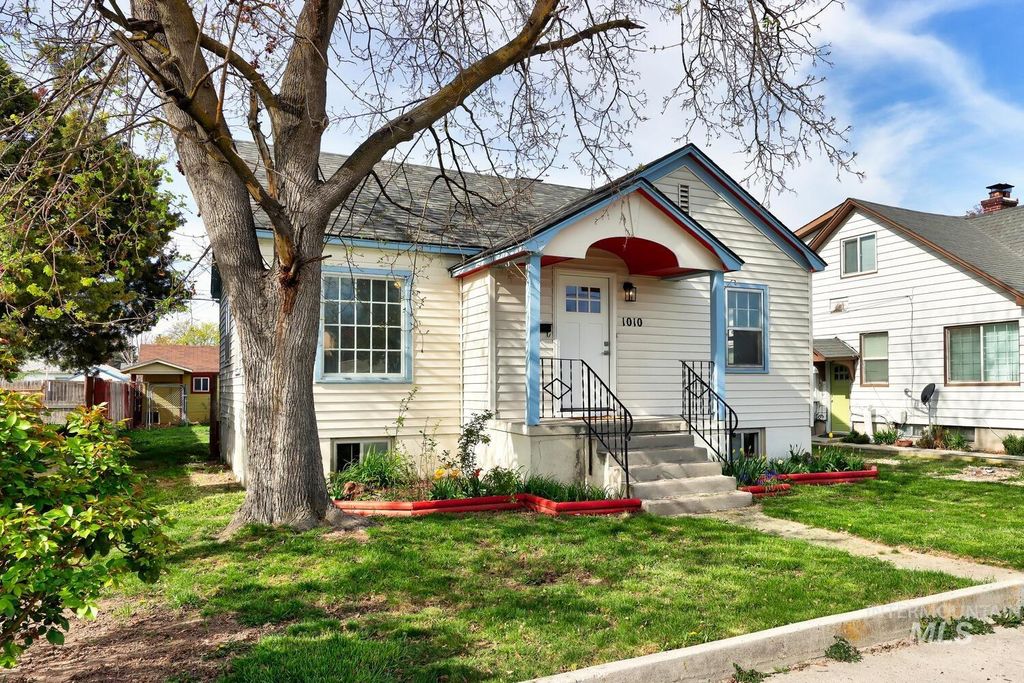Photo of 1010 Everett St, Caldwell, ID 83605 (MLS # 98981102)