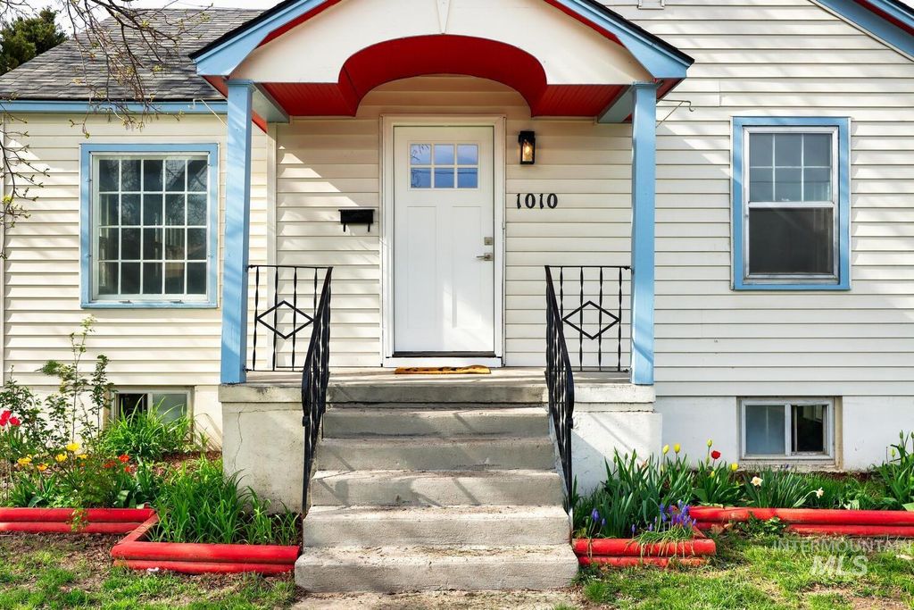 Photo of 1010 Everett St, Caldwell, ID 83605 (MLS # 98981102)