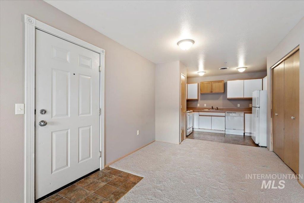 Photo of 3323 N Lakeharbor Ln #204, Boise, ID 83703 (MLS # 98975471)