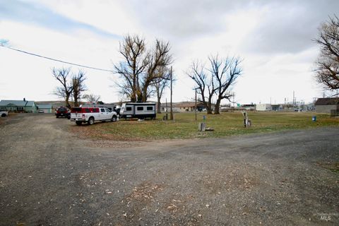 Photo of 501 Swisher Ave, Jordan Valley, OR 97910 (MLS # 98968966)