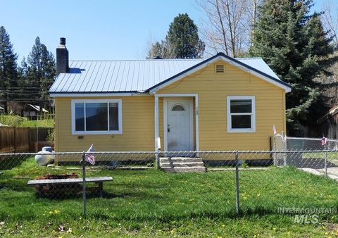 Photo of 109 S Idaho Street, Cascade, ID 83611 (MLS # 98985506)